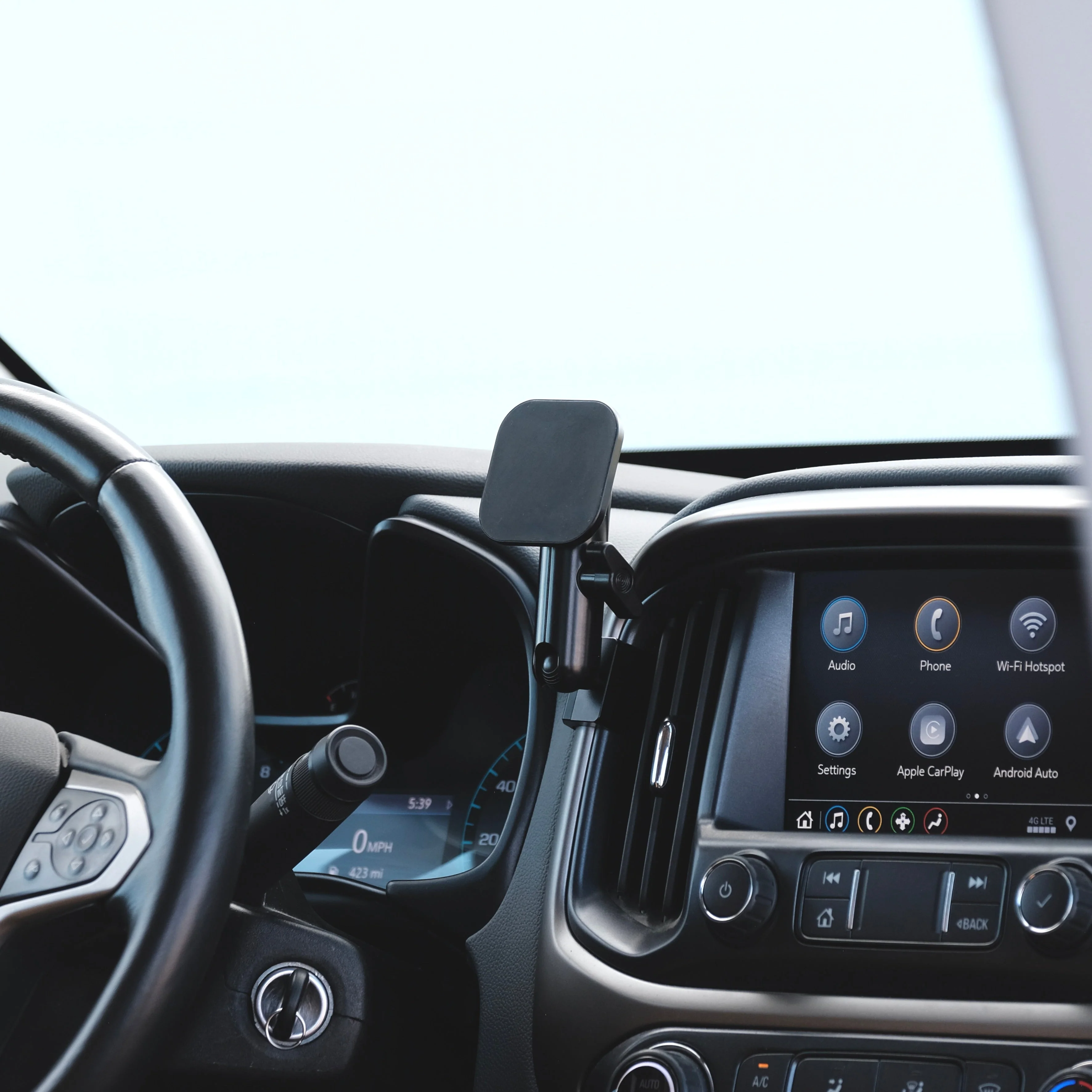 Offroam MagSafe-compatible Phone Mount for Chevrolet Colorado & GMC Canyon (2015-2022) - Image 5