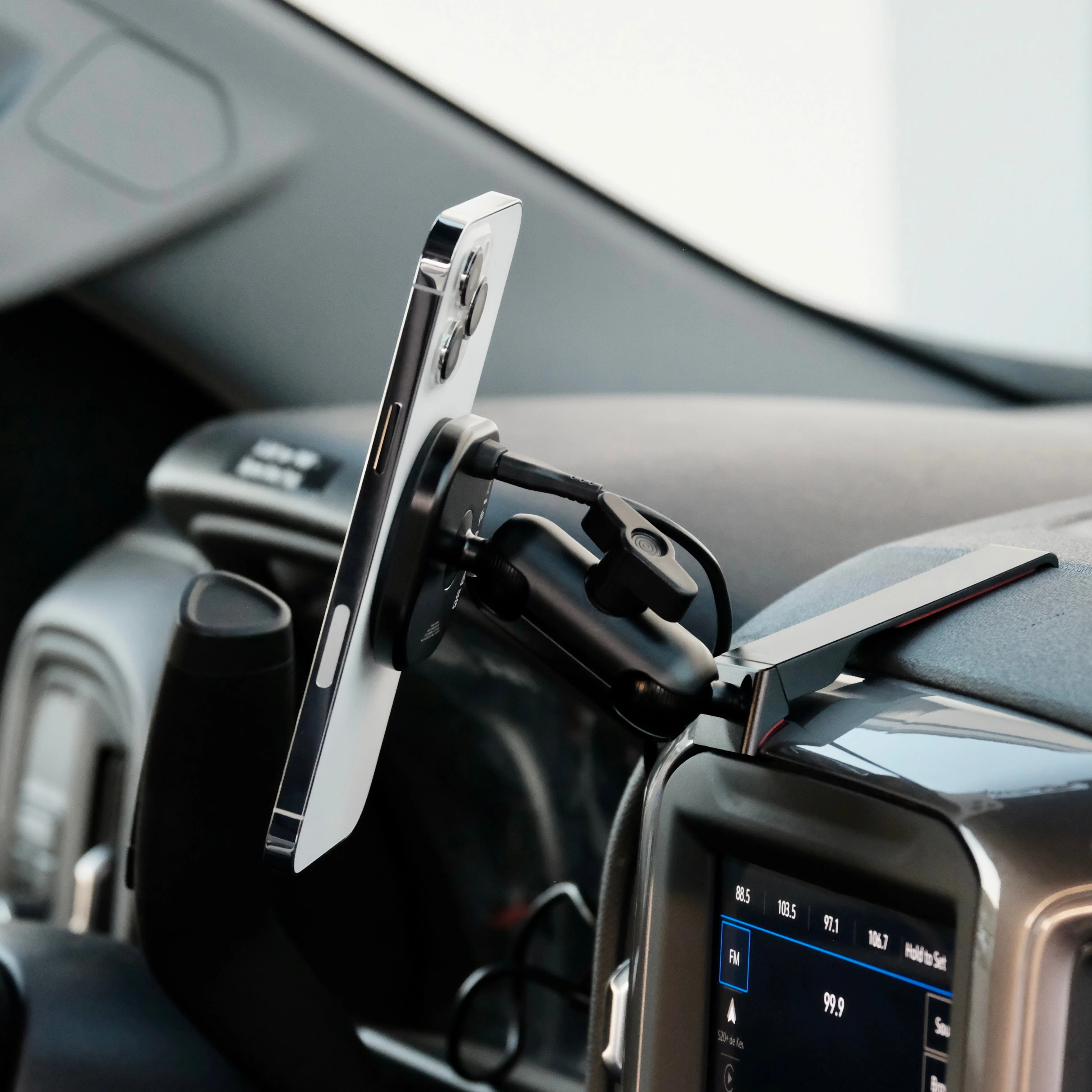Offroam MagSafe-compatible Phone Mount for Chevrolet Silverado (2019-2026), Silverado HD (2020-2026), GMC Sierra 1500 (2019-2021) & Sierra HD (2020-2023 ) with 7-in.|8-in. display - Image 6