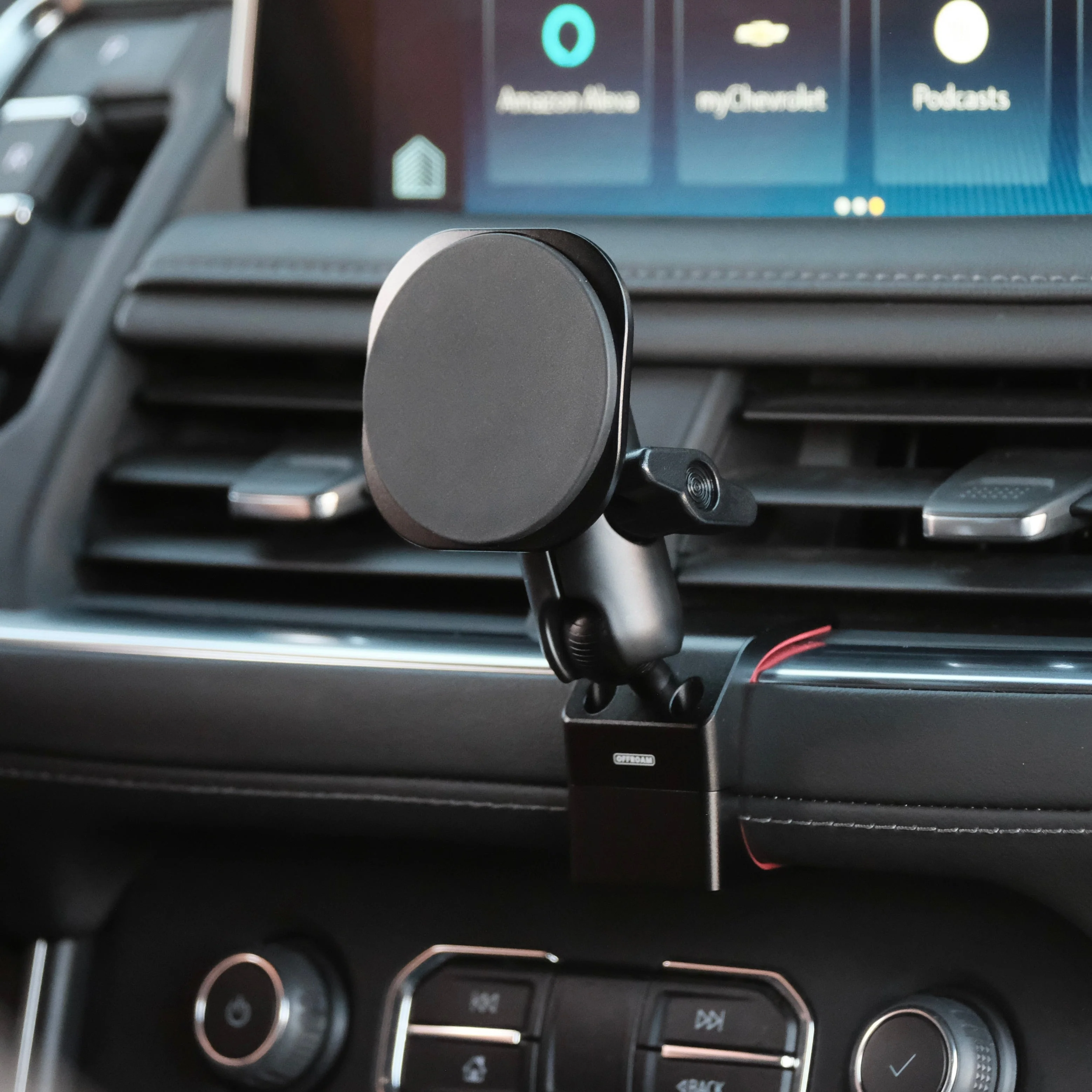 Offroam MagSafe-compatible Phone Mount for Chevrolet Suburban, Tahoe, GMC Yukon & Yukon XL (2021-2024) - Image 2