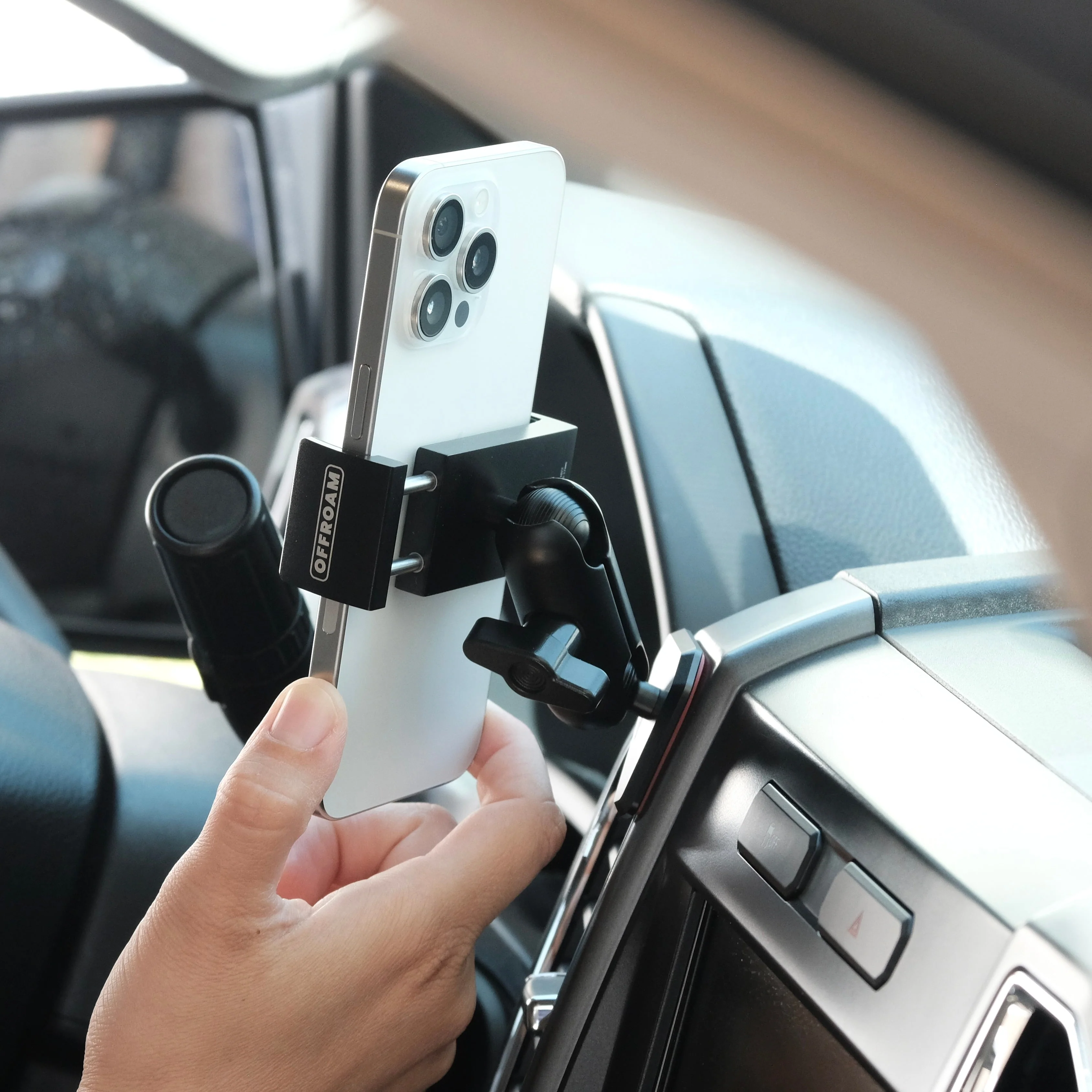 Offroam Phone Mount for Ford F-150 (2015-2020), Super Duty (2017-2021 | 2022 XL/XLT) & Expedition (2018-2021) - Image 4