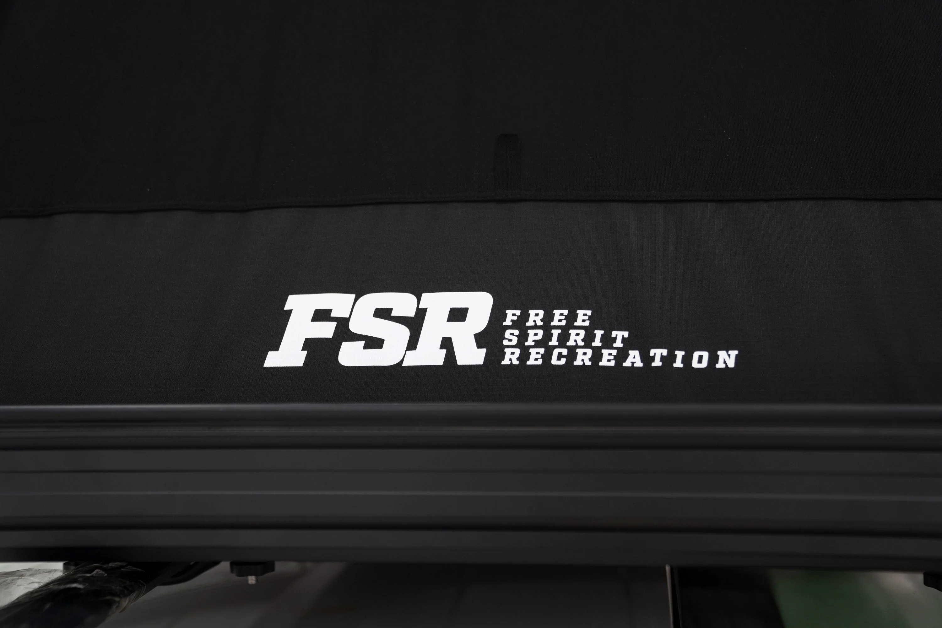 FSR Nova Hybrid Foldout Rooftop Tent - Image 13