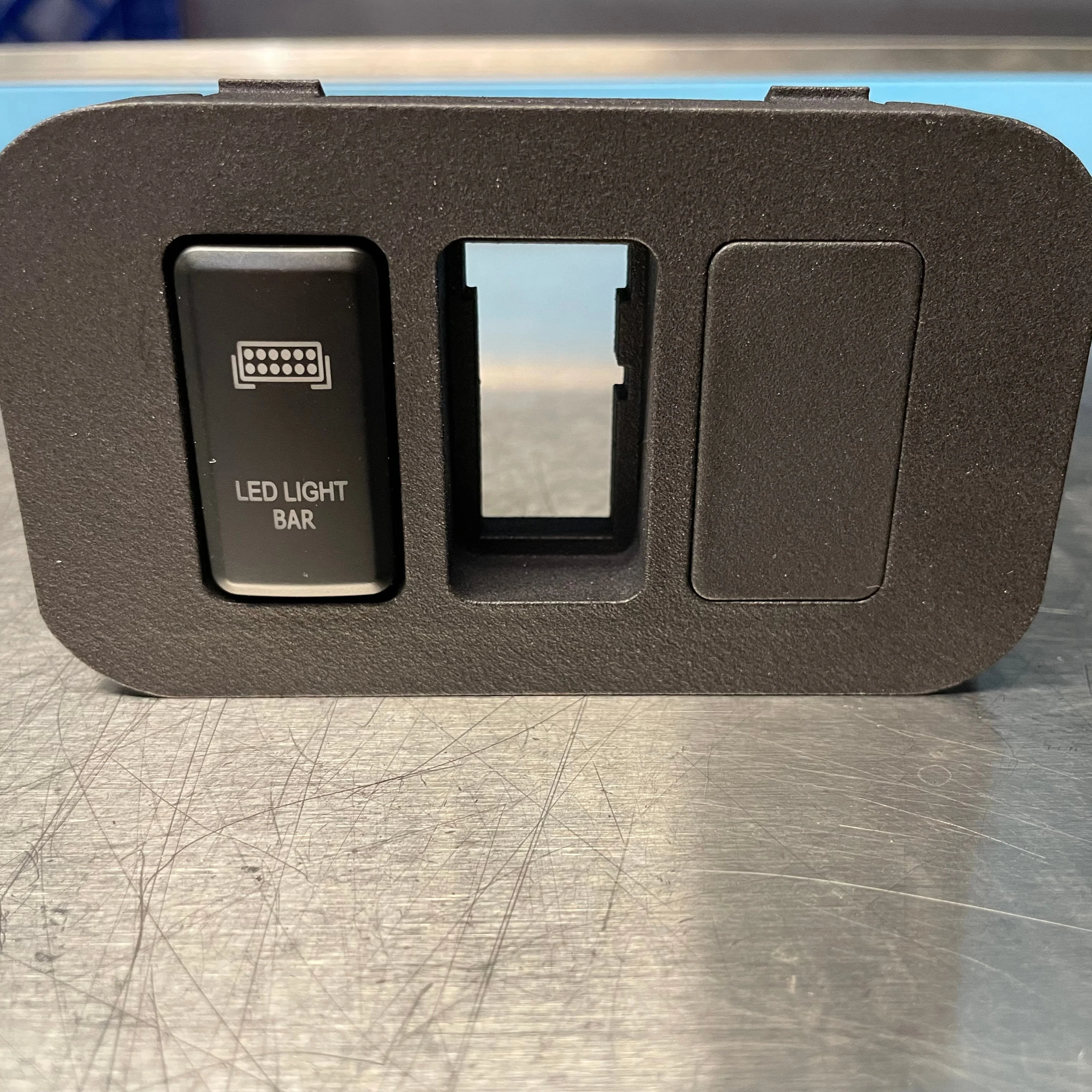 Guild Outfitters Modular Insert for 3 Tall Switches - Image 5