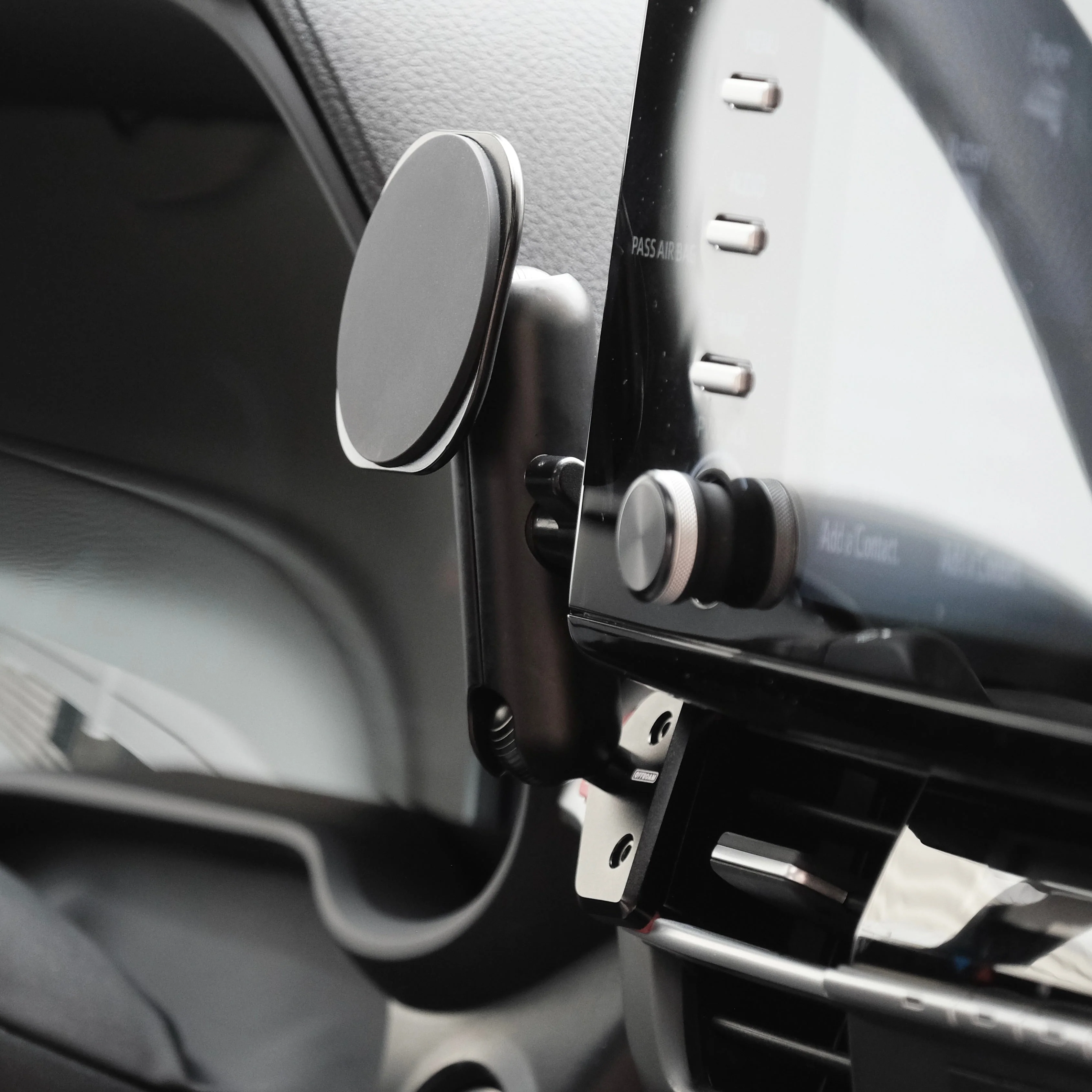 Offroam MagSafe-compatible Phone Mount for Toyota Sienna (2021-2026) - Image 7