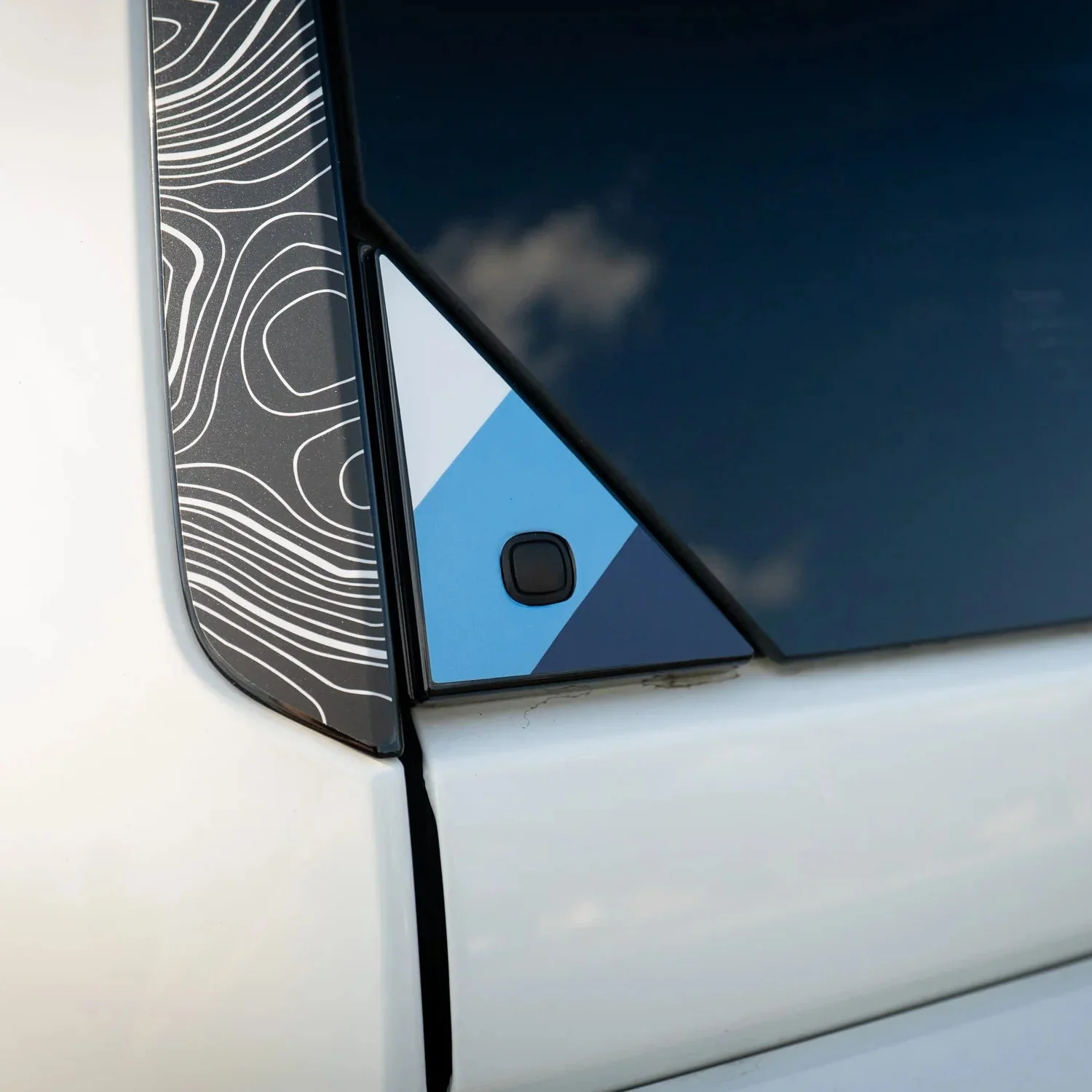 StickerFab Heritage Rear Glass Button Trim Overlay for Toyota Land Cruiser 250 (2024-2026) & GX550 (2024-2026) - Image 6