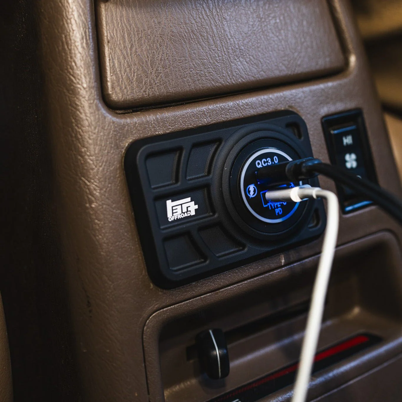 TEQ Offroad Center Console USB 12V Power Panel for 4Runner (1996-2002) - Image 6