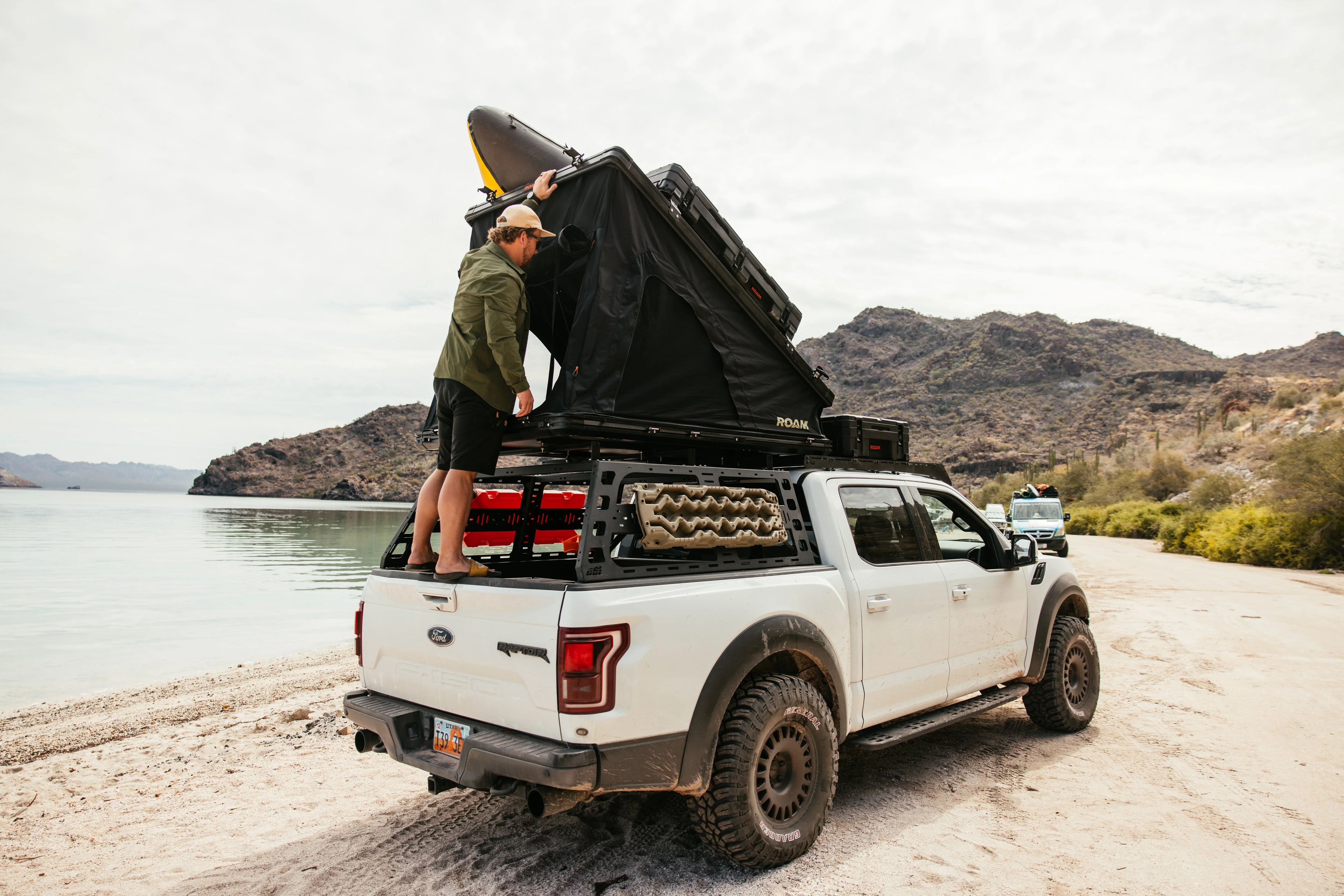 Roam Adventure Co Desperado Hardshell Rooftop Tent - Image 8